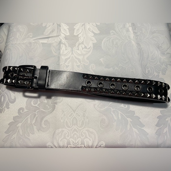 Source Unknown Other - Men's 42-44” Black Vegan Leather Belt with Studded Design GUC